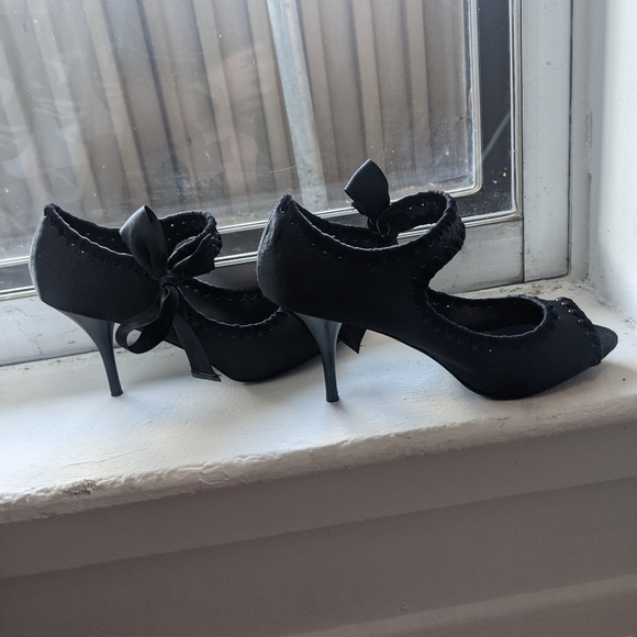 Black Vianni Collection Heels - Picture 3 of 4